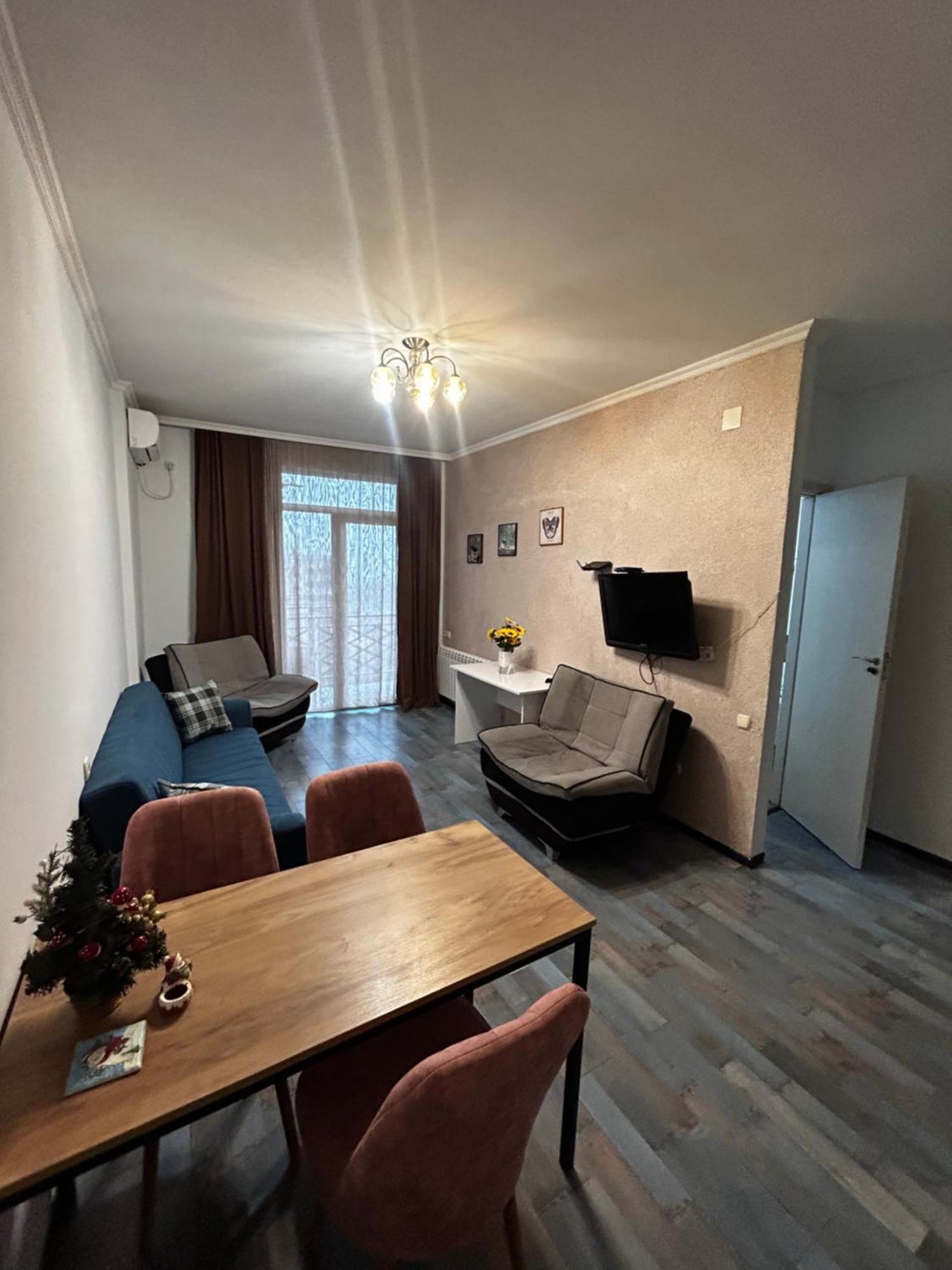 Appartement Мой Дом à Batoumi Extérieur photo