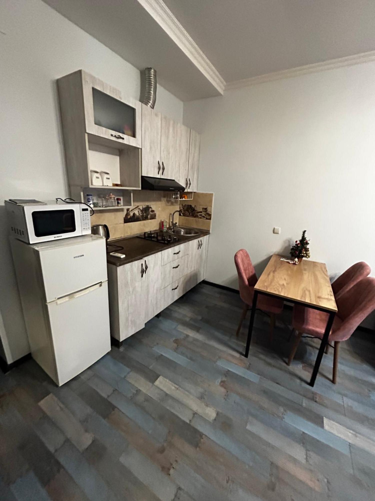 Appartement Мой Дом à Batoumi Extérieur photo