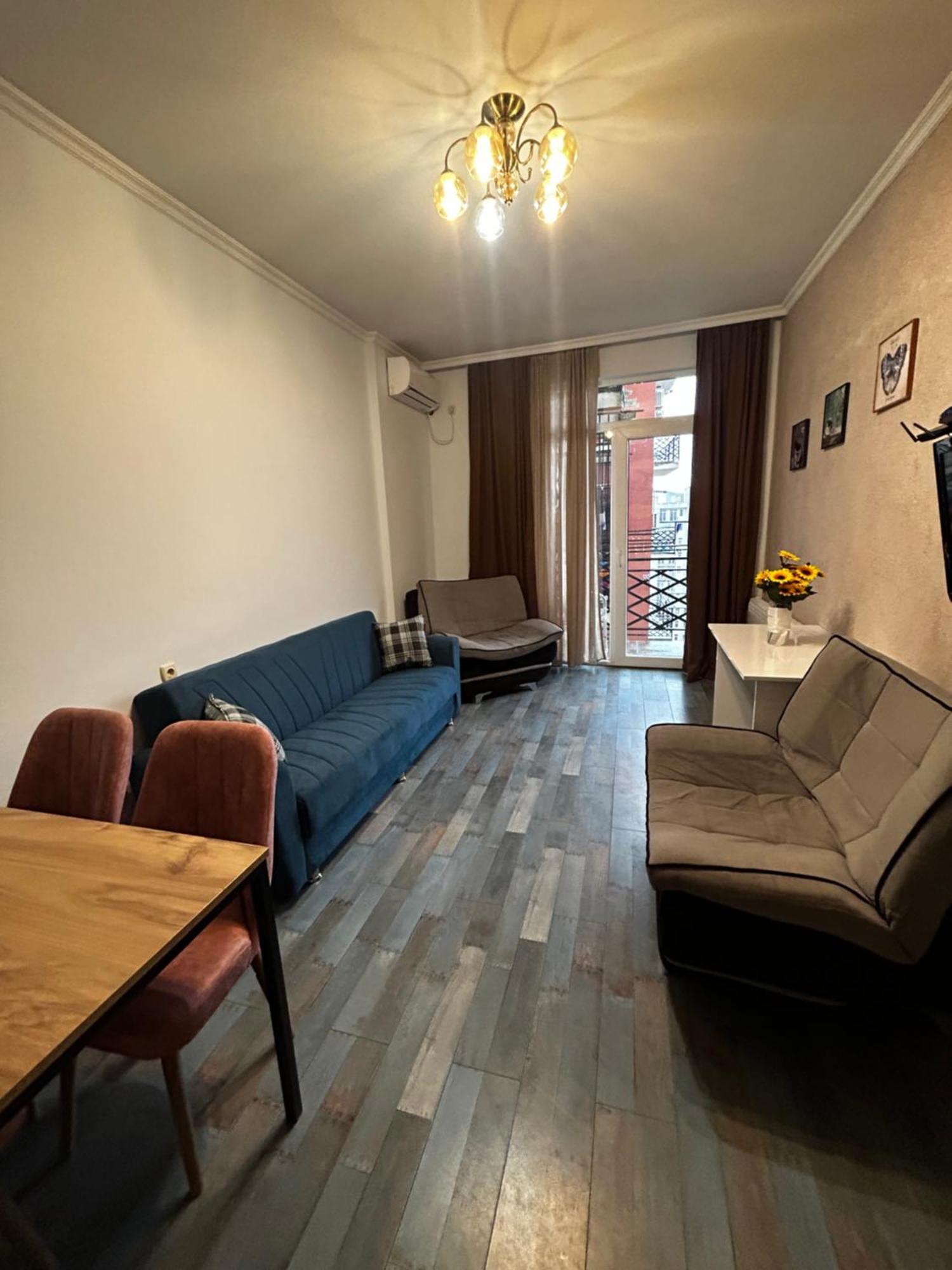 Appartement Мой Дом à Batoumi Extérieur photo
