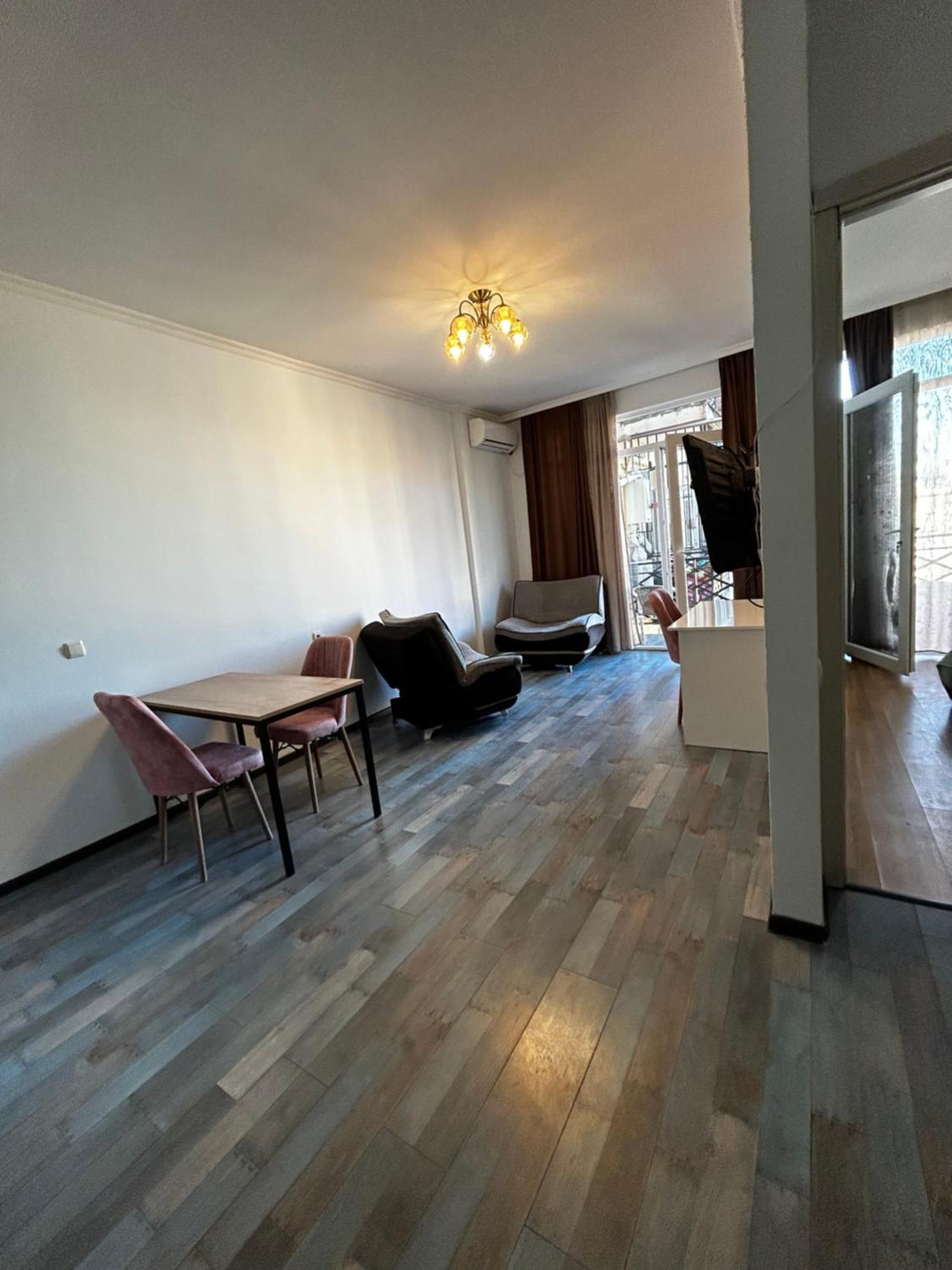 Appartement Мой Дом à Batoumi Extérieur photo